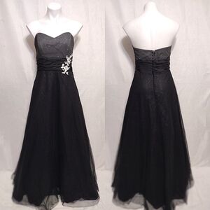 Alfred Angelo Disney Fairy Tale Strapless Tulle Ball Gown Embroidered 12 Elegant
